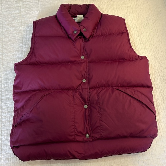 L.L. Bean Jackets & Blazers - L.L. BEAN Medium Puffer Vest Vintage Like New Goose Down Burgundy Wine